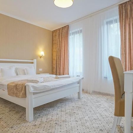 Monarch House Hotell Braşov Exteriör bild
