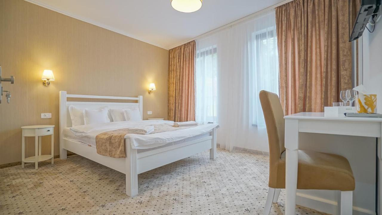 Monarch House Hotell Braşov Exteriör bild