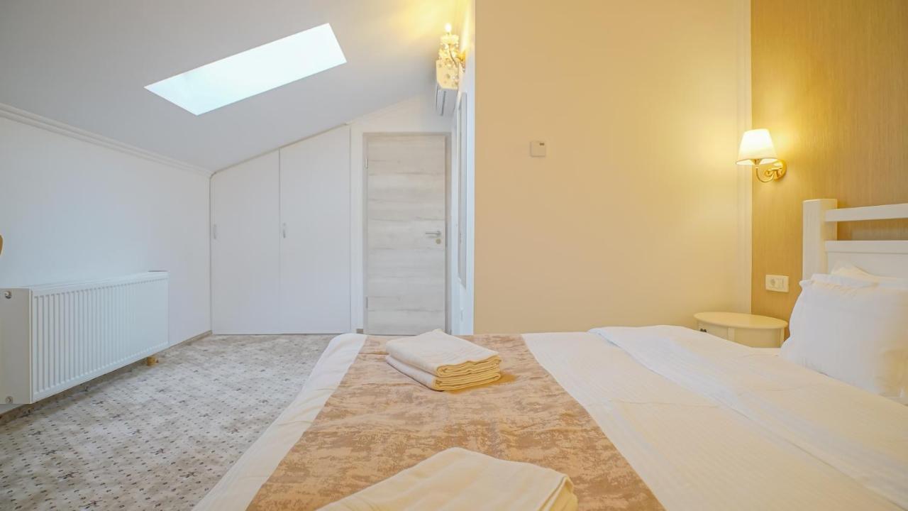Monarch House Hotell Braşov Exteriör bild