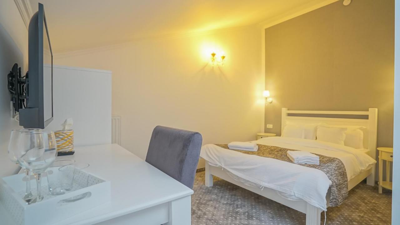 Monarch House Hotell Braşov Exteriör bild
