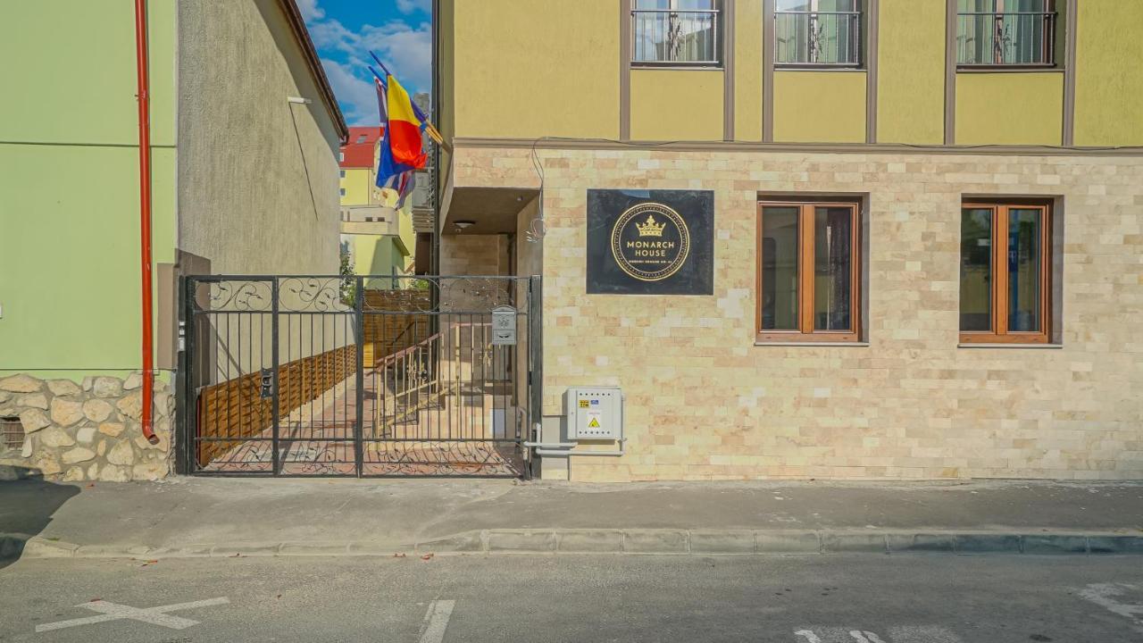 Monarch House Hotell Braşov Exteriör bild