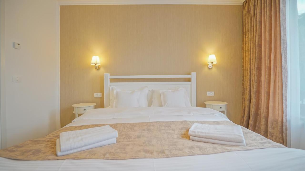 Monarch House Hotell Braşov Exteriör bild