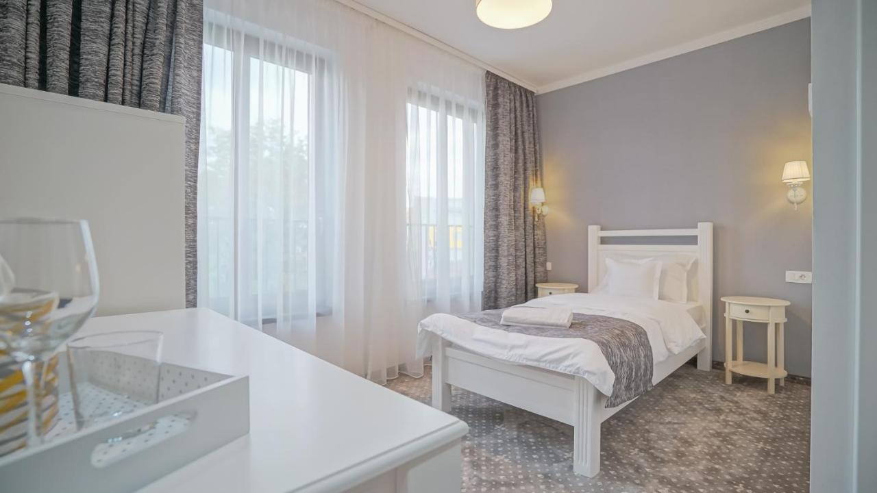 Monarch House Hotell Braşov Exteriör bild