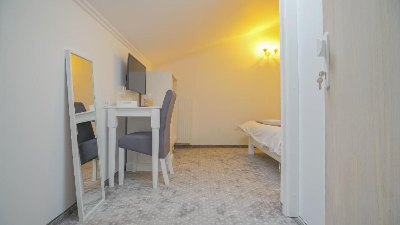 Monarch House Hotell Braşov Exteriör bild