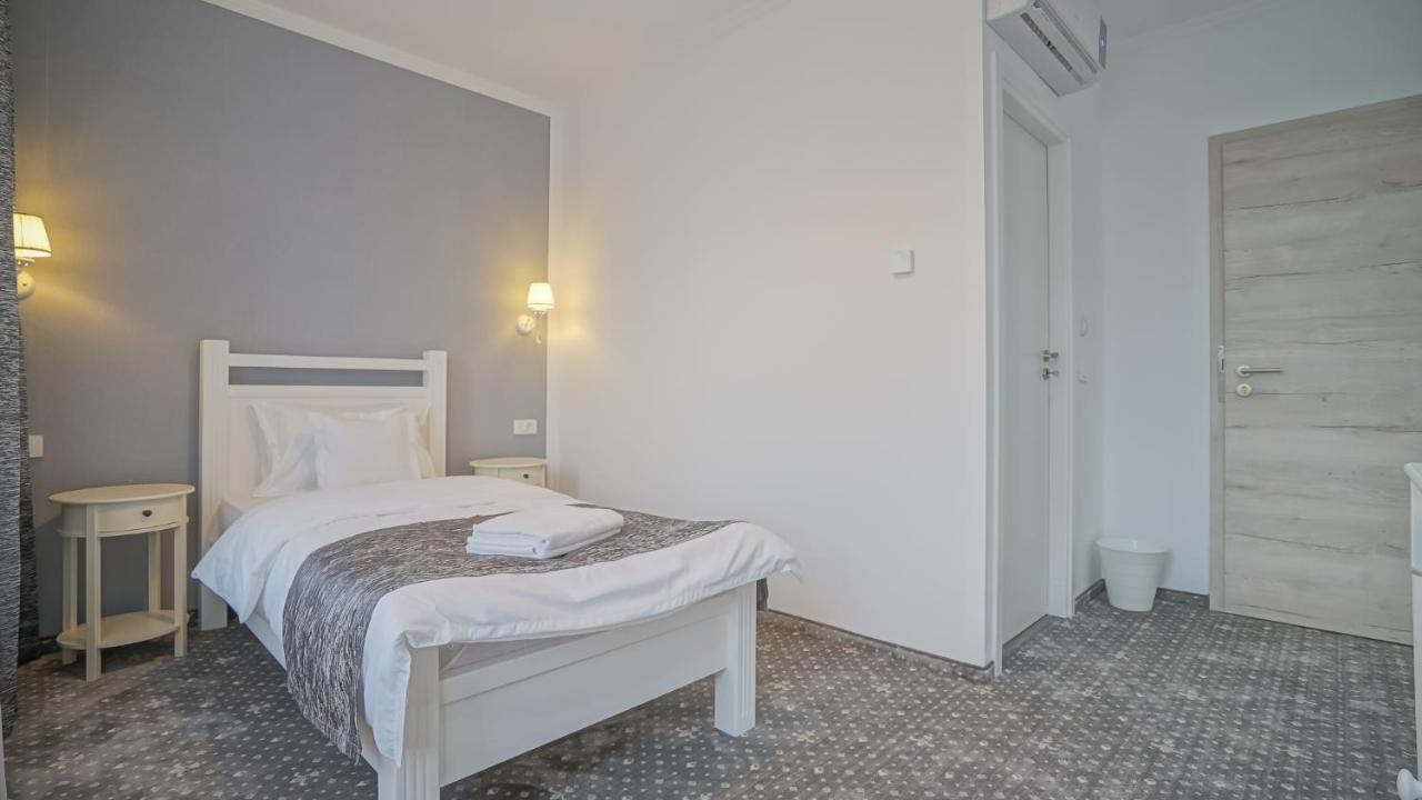 Monarch House Hotell Braşov Exteriör bild