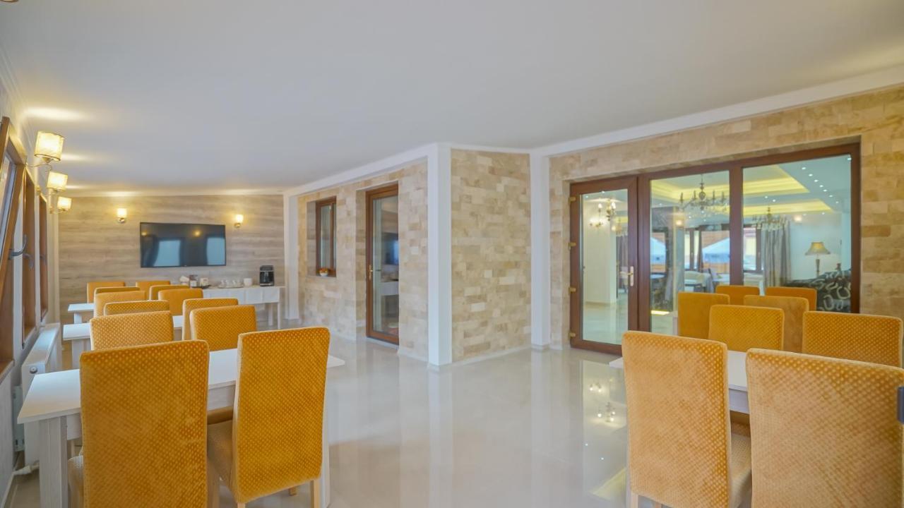 Monarch House Hotell Braşov Exteriör bild