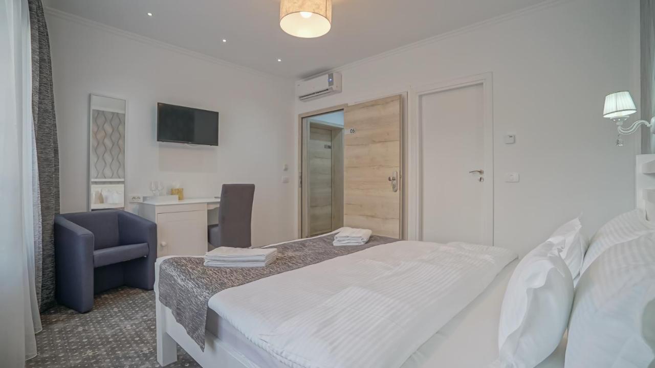Monarch House Hotell Braşov Exteriör bild