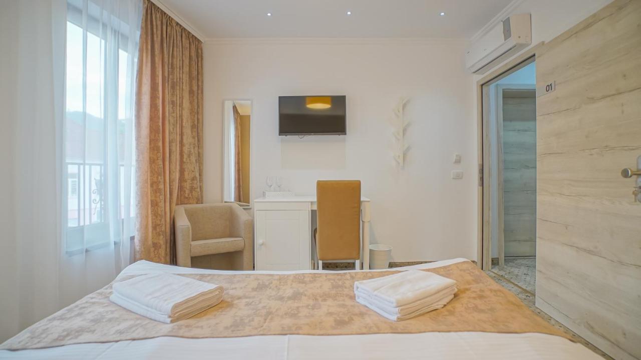 Monarch House Hotell Braşov Exteriör bild