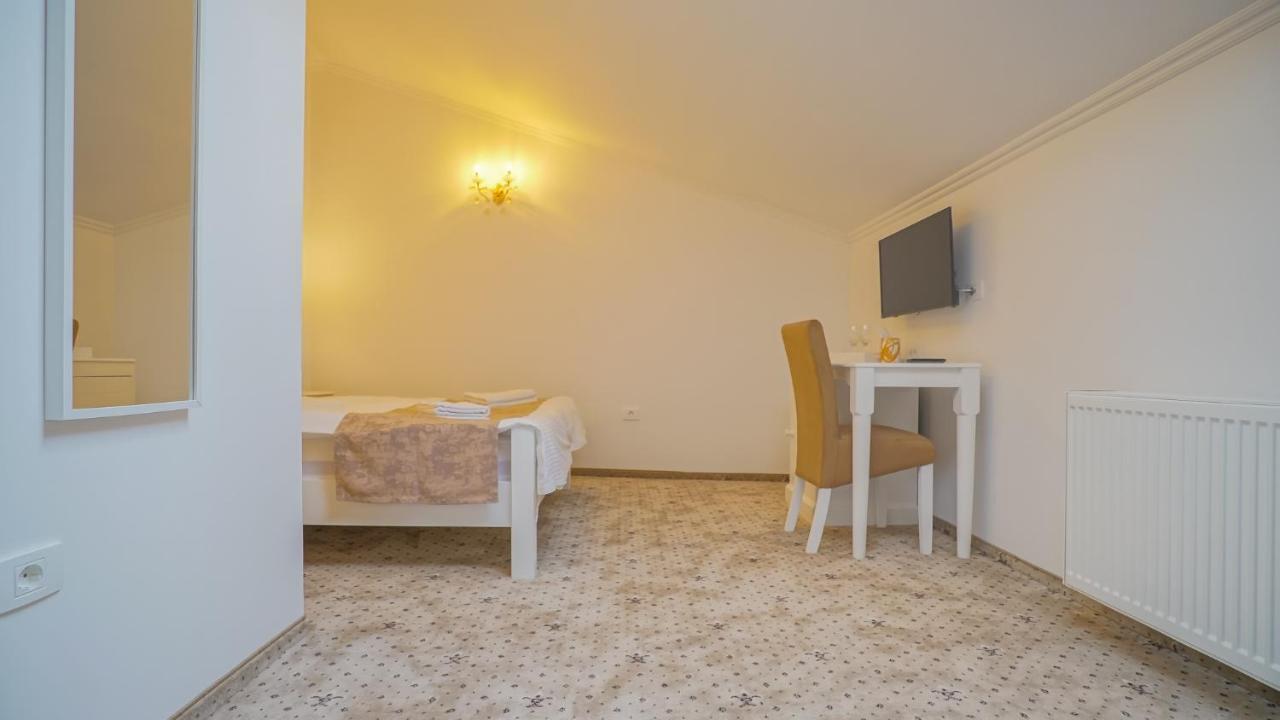 Monarch House Hotell Braşov Exteriör bild