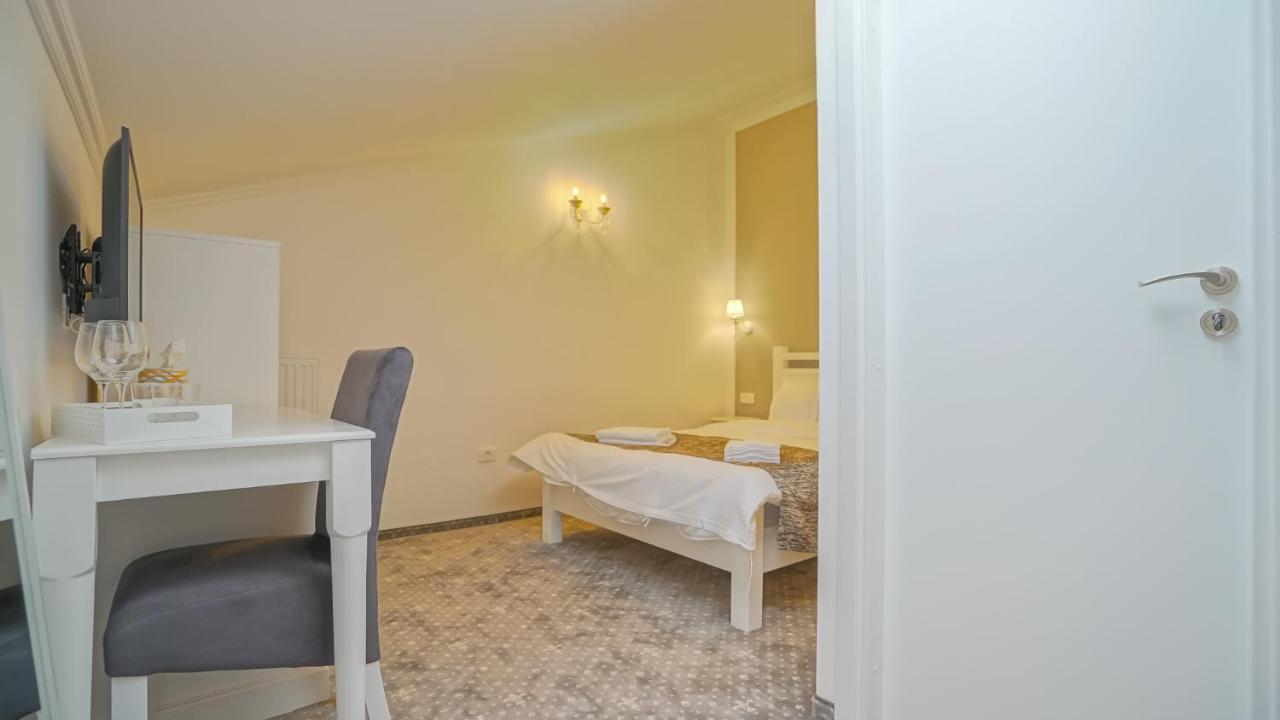 Monarch House Hotell Braşov Exteriör bild