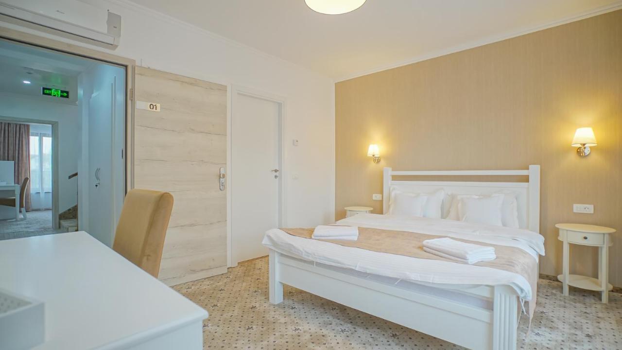 Monarch House Hotell Braşov Exteriör bild
