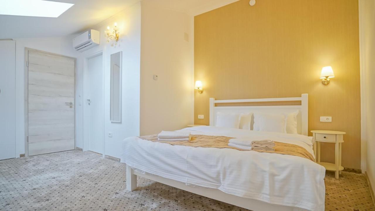 Monarch House Hotell Braşov Exteriör bild